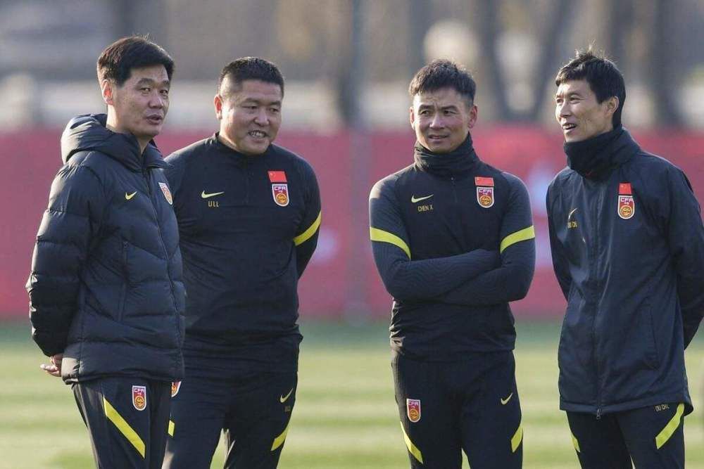 9500万+7300万=0 安东尼和霍伊伦本赛季联赛都是0球0助英超第18轮，曼联客场0-2西汉姆遭遇3轮不胜，安东尼和霍伊伦本赛季英超仍0球0助。